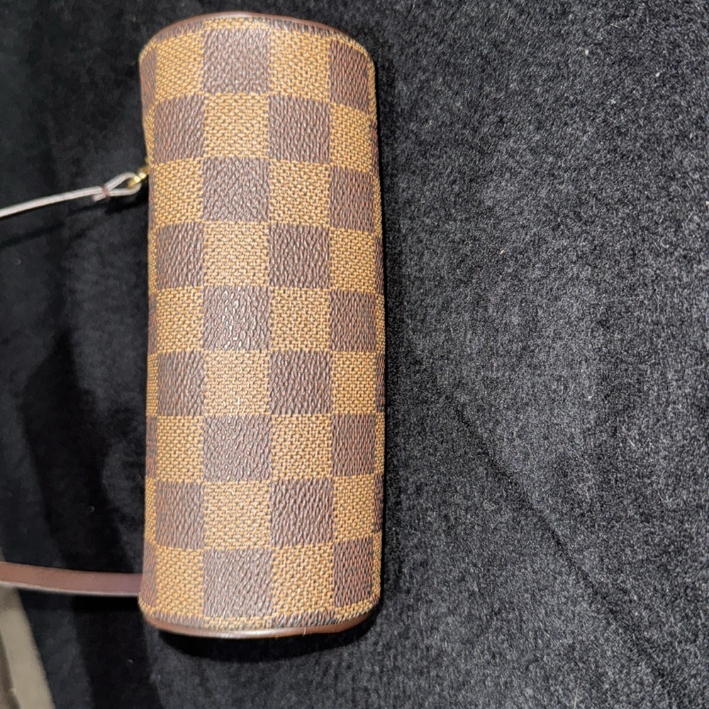 Women’s or Men's Louis Vuitton Damier Ebene pochette Papillon! With COA 10/10!🔥 - Picture 8 of 16
